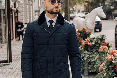 Мужская куртка темно-синего цвета