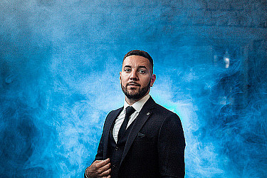 Мужской костюм тройка темно-фиолетового цвета фактурный