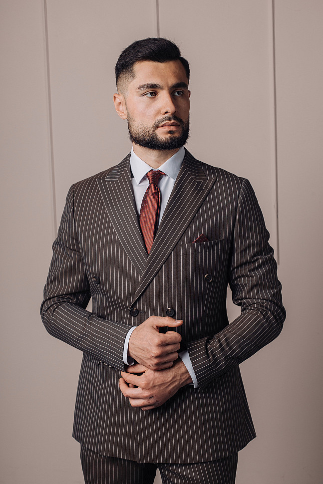 Костюм мужской коричневый