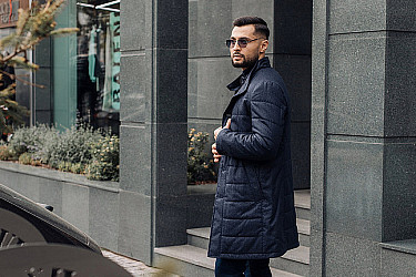 Мужская куртка темно-синего цвета фактурная