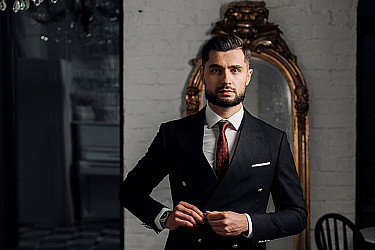 Мужской костюм двойка черный двубортный с двойными карманами