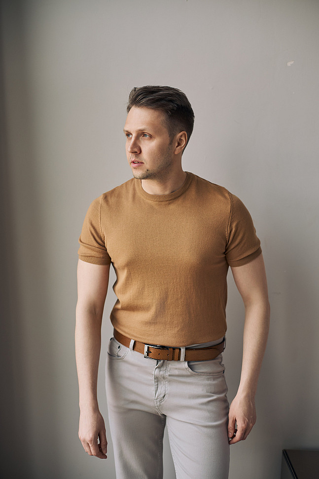 Мужской ремень с джинсами