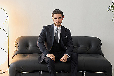 Костюм тройка темно-синего цвета